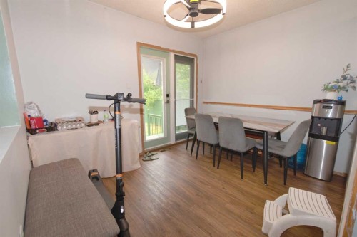 96 Simpson Crescent Se, Medicine Hat, AB - Indoor Photo Showing Dining Room