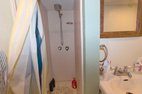 96 Simpson Crescent Se, Medicine Hat, AB - Indoor Photo Showing Bathroom