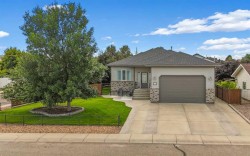 2448 7 Avenue NE Medicine Hat, AB T1C 1Y6