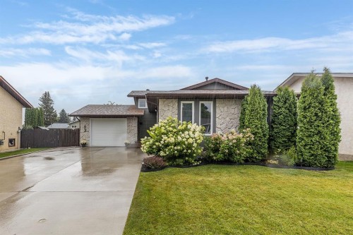 63 Smithson Street SE Medicine Hat, AB T1B 3H6