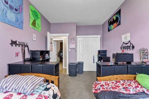 938 6 Street Se, Redcliff, AB - Indoor Photo Showing Bedroom