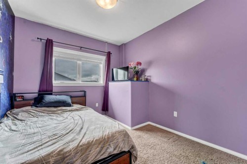 938 6 Street Se, Redcliff, AB - Indoor Photo Showing Bedroom