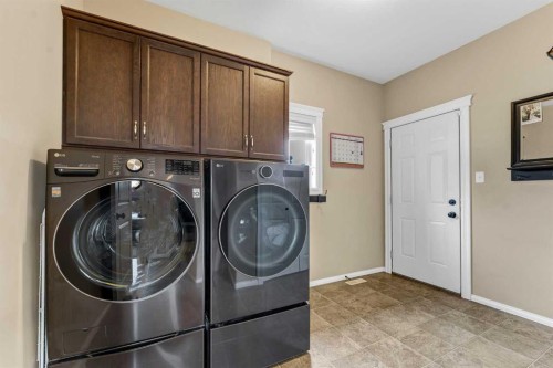 938 6 Street Se, Redcliff, AB - Indoor Photo Showing Laundry Room