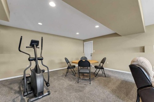 938 6 Street Se, Redcliff, AB - Indoor Photo Showing Other Room