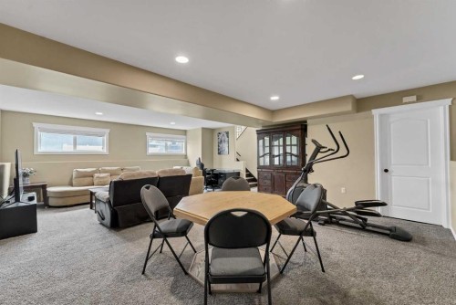 938 6 Street Se, Redcliff, AB - Indoor