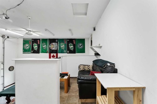 938 6 Street Se, Redcliff, AB - Indoor