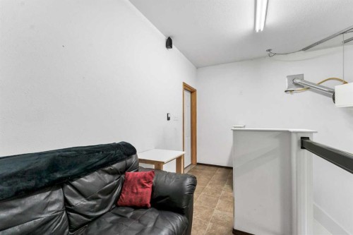938 6 Street Se, Redcliff, AB - Indoor Photo Showing Other Room