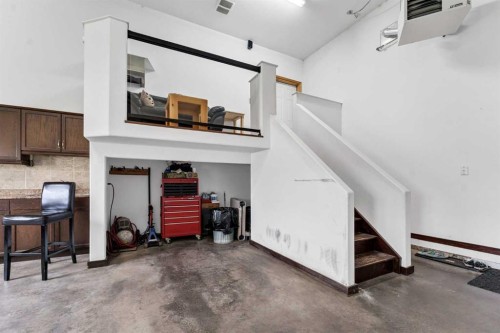 938 6 Street Se, Redcliff, AB - Indoor
