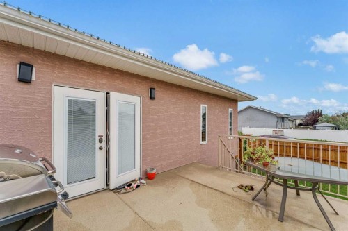 938 6 Street Se, Redcliff, AB - Outdoor With Deck Patio Veranda With Exterior