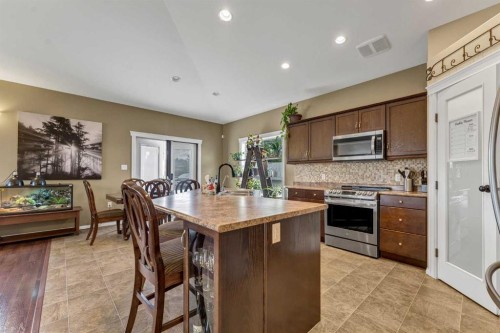 938 6 Street Se, Redcliff, AB - Indoor Photo Showing Kitchen