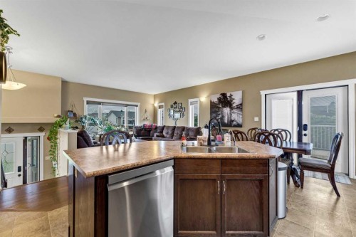 938 6 Street Se, Redcliff, AB - Indoor Photo Showing Kitchen With Double Sink