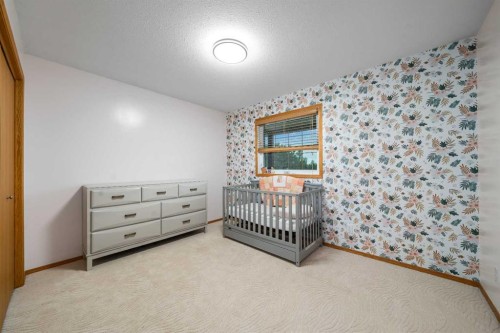 104063 Range Road 111, Bow Island, AB - Indoor Photo Showing Bedroom