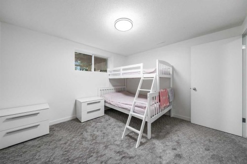 104063 Range Road 111, Bow Island, AB - Indoor Photo Showing Bedroom