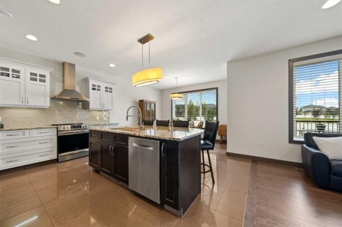 38 Sterling Link Se, Medicine Hat, AB - Indoor Photo Showing Kitchen With Upgraded Kitchen
