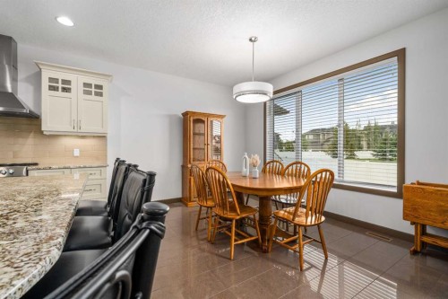 38 Sterling Link Se, Medicine Hat, AB - Indoor Photo Showing Dining Room