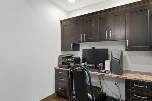 38 Sterling Link Se, Medicine Hat, AB - Indoor Photo Showing Office