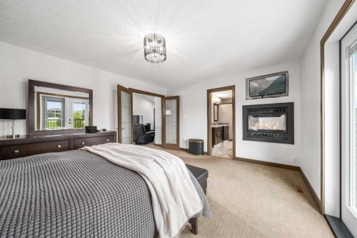 38 Sterling Link Se, Medicine Hat, AB - Indoor Photo Showing Bedroom
