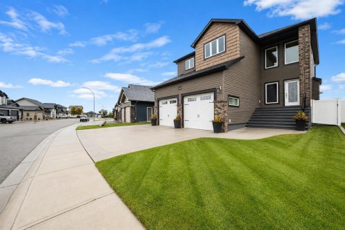 38 Sterling Link Se, Medicine Hat, AB - Outdoor