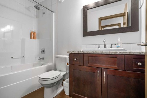 38 Sterling Link Se, Medicine Hat, AB - Indoor Photo Showing Bathroom