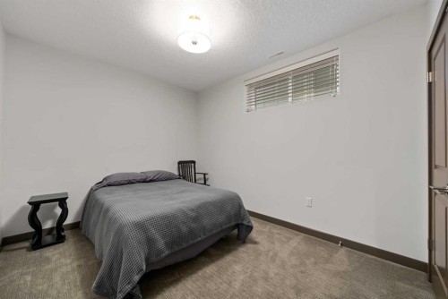 38 Sterling Link Se, Medicine Hat, AB - Indoor Photo Showing Bedroom