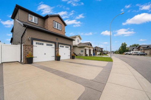 38 Sterling Link Se, Medicine Hat, AB - Outdoor