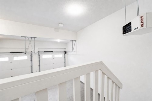 38 Sterling Link Se, Medicine Hat, AB - Indoor Photo Showing Garage