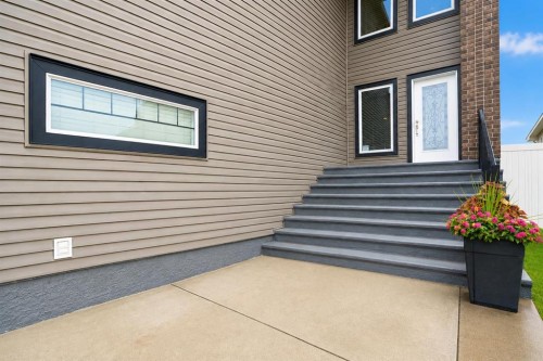 38 Sterling Link Se, Medicine Hat, AB - Outdoor With Exterior