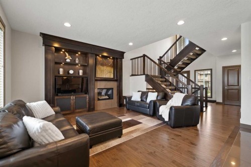 38 Sterling Link Se, Medicine Hat, AB - Indoor Photo Showing Living Room