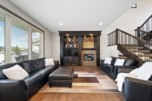 38 Sterling Link Se, Medicine Hat, AB - Indoor Photo Showing Living Room