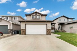 23 Somerset Place SE Medicine Hat, AB T1B 0G9