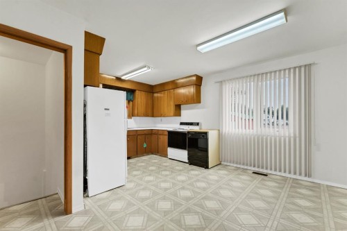12417 Range Road 71, Rural Cypress County, AB - Indoor Photo Showing Kitchen