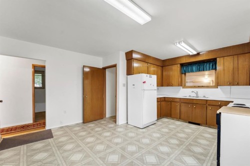 12417 Range Road 71, Rural Cypress County, AB - Indoor Photo Showing Kitchen