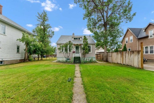 485 8 Street SE Medicine Hat, AB T1A 1L8
