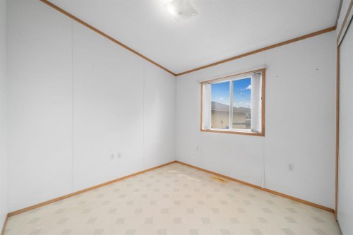 210 5 Street Nw, Redcliff, AB - Indoor Photo Showing Other Room