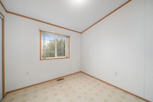 210 5 Street Nw, Redcliff, AB - Indoor Photo Showing Other Room
