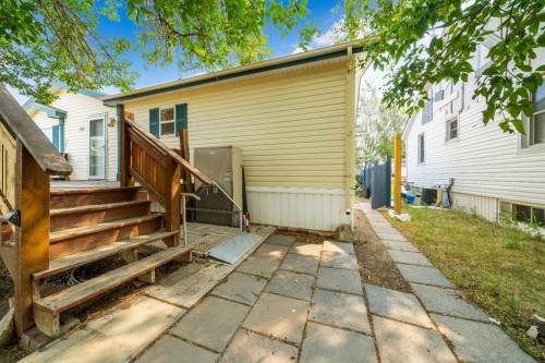 210 5 Street Nw, Redcliff, AB - Outdoor With Exterior