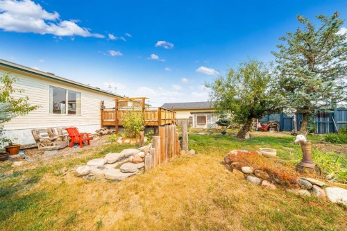 210 5 Street Nw, Redcliff, AB - Outdoor