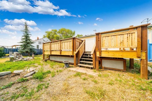 210 5 Street Nw, Redcliff, AB - Outdoor With Deck Patio Veranda