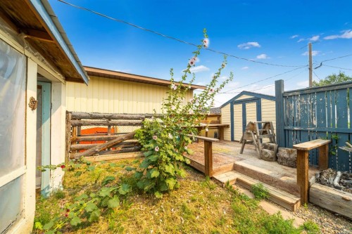 210 5 Street Nw, Redcliff, AB - Outdoor With Deck Patio Veranda