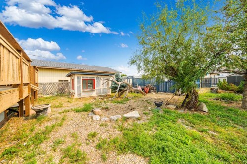 210 5 Street Nw, Redcliff, AB - Outdoor