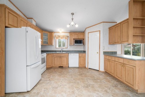 210 5 Street Nw, Redcliff, AB - Indoor Photo Showing Kitchen With Double Sink