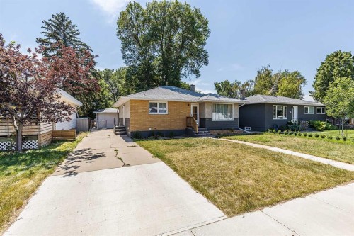 549 2 Street NW Medicine Hat, AB T1A 6K2