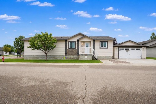 62 Timothy Way SE Medicine Hat, AB T1B 0M7