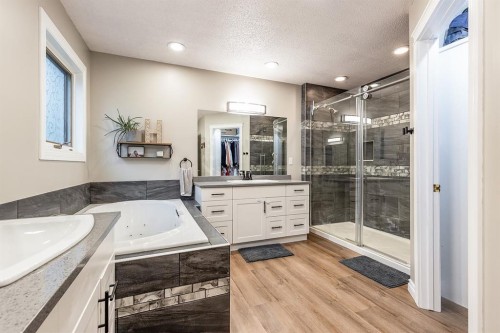 22 5 Avenue, Seven Persons, AB - Indoor Photo Showing Bathroom