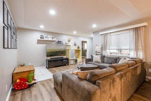 22 5 Avenue, Seven Persons, AB - Indoor