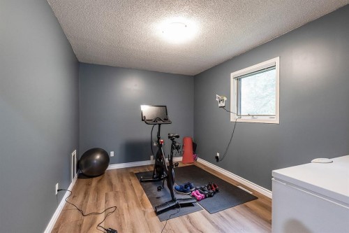 22 5 Avenue, Seven Persons, AB - Indoor Photo Showing Gym Room