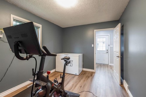 22 5 Avenue, Seven Persons, AB - Indoor Photo Showing Other Room