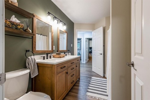 22 5 Avenue, Seven Persons, AB - Indoor Photo Showing Bathroom