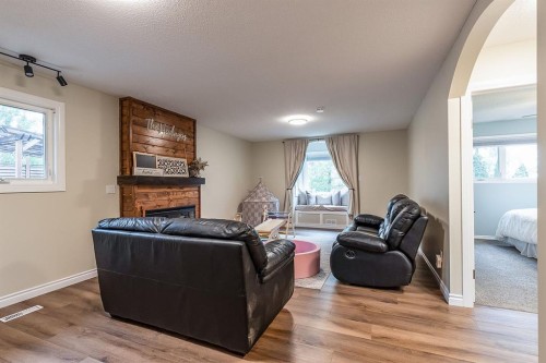 22 5 Avenue, Seven Persons, AB - Indoor Photo Showing Living Room With Fireplace