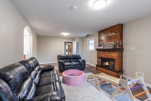 22 5 Avenue, Seven Persons, AB - Indoor Photo Showing Living Room With Fireplace